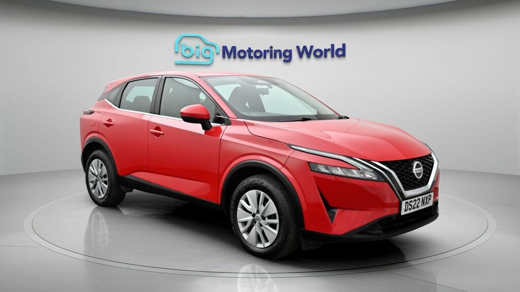 Nissan Qashqai Visia Red