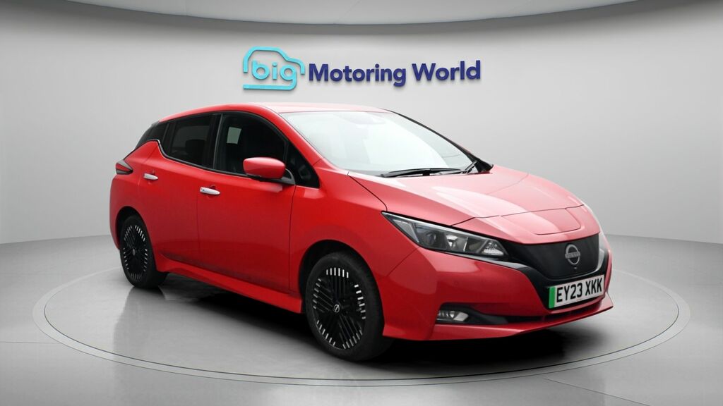 Nissan Leaf E N-connecta Red