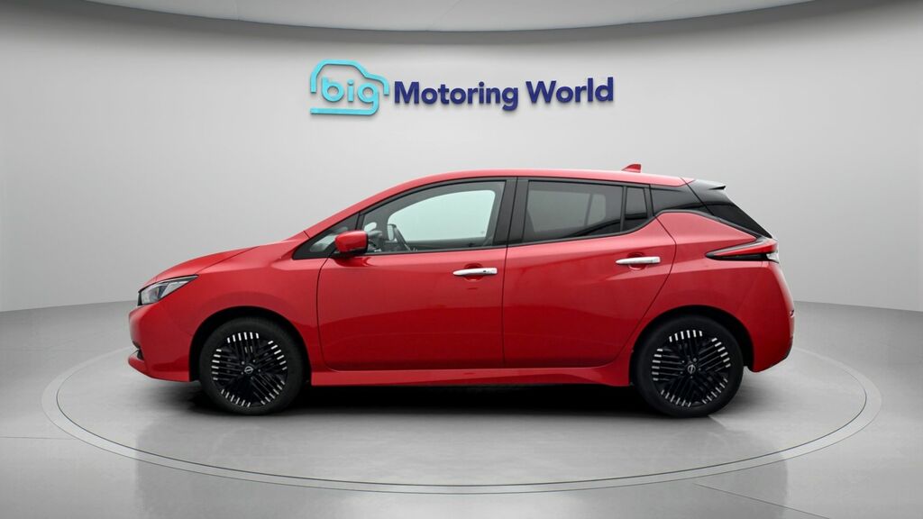 Nissan Leaf E N-connecta Red #4