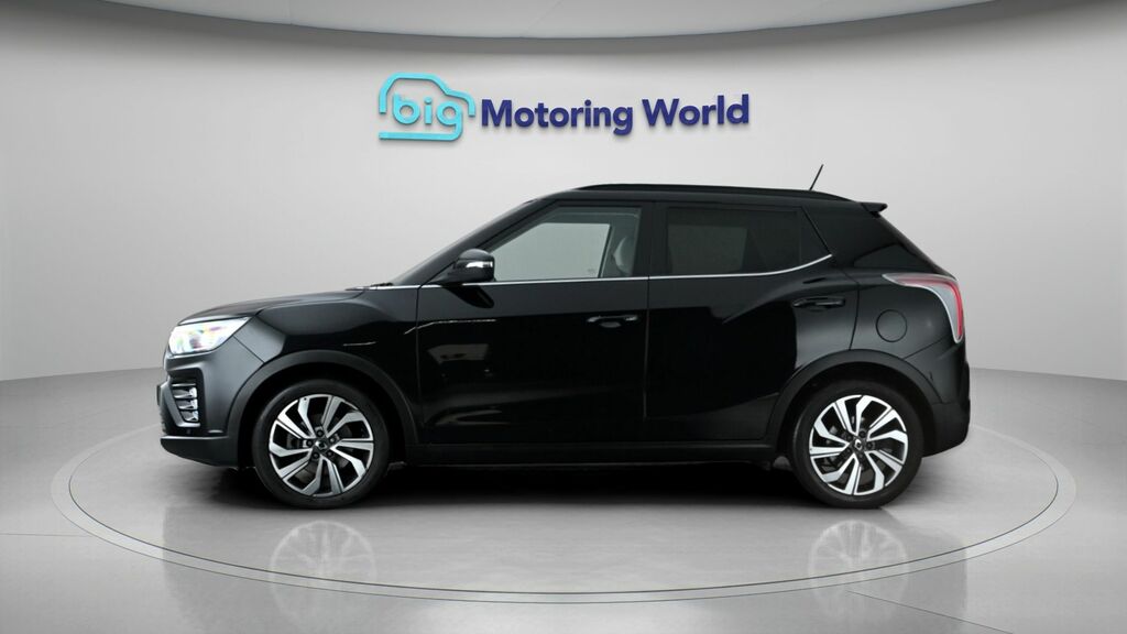 SsangYong Tivoli Ultimate Nav Black #4