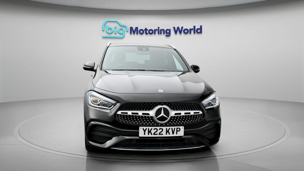 Mercedes-Benz GLA Class Exclusive Edition Black #2