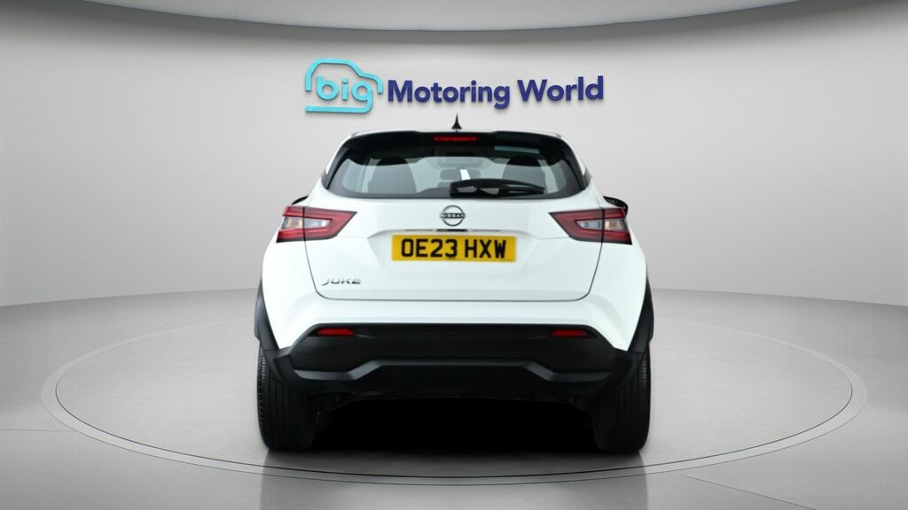 Nissan Juke Visia White #6