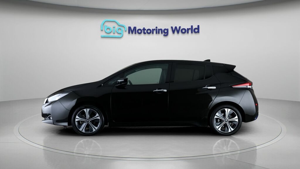 Nissan Leaf Tekna Black #4