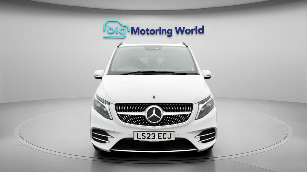 Mercedes-Benz V Class Amg Line White #2