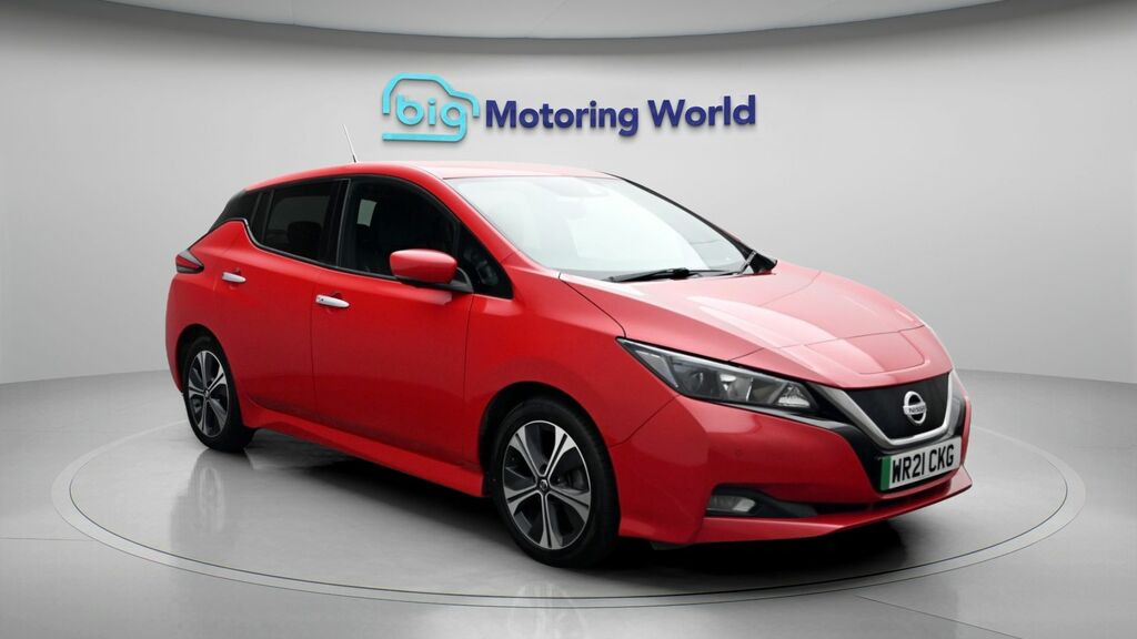Nissan Leaf N-connecta Red