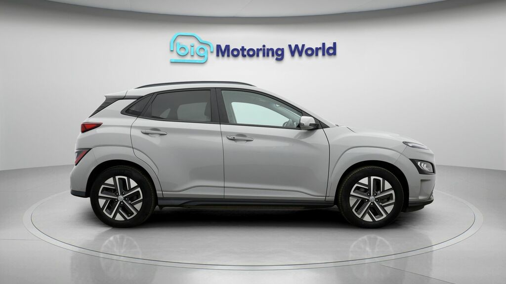Hyundai Kona Premium Red #8
