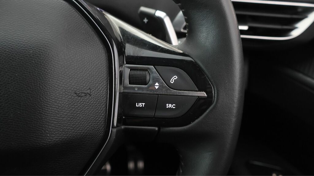 Peugeot 3008 1.2 Puretech Active Premium Red #23