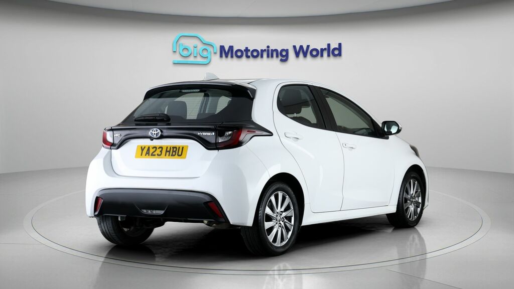 Toyota Yaris Excel White #7