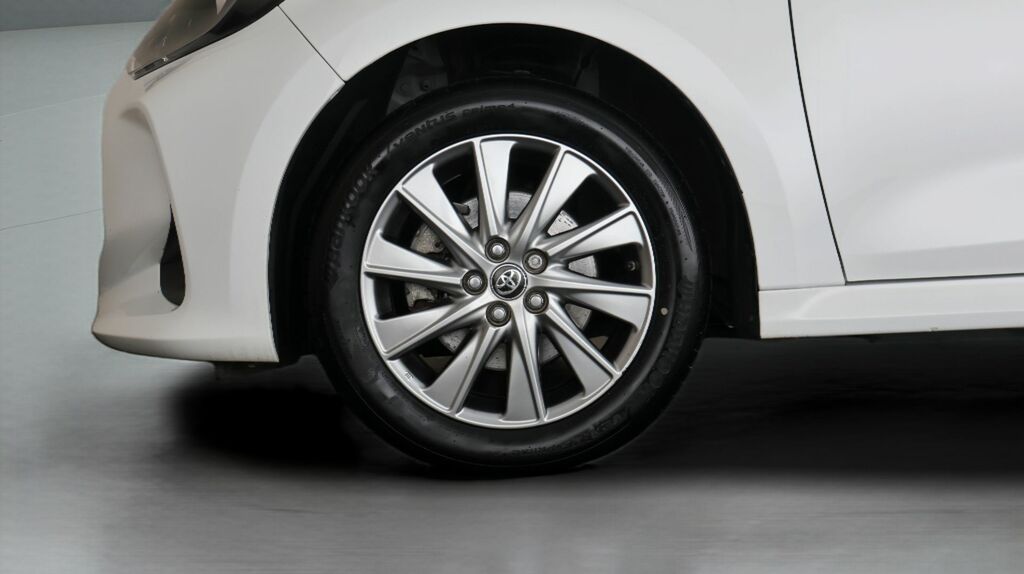 Toyota Yaris Excel White #17