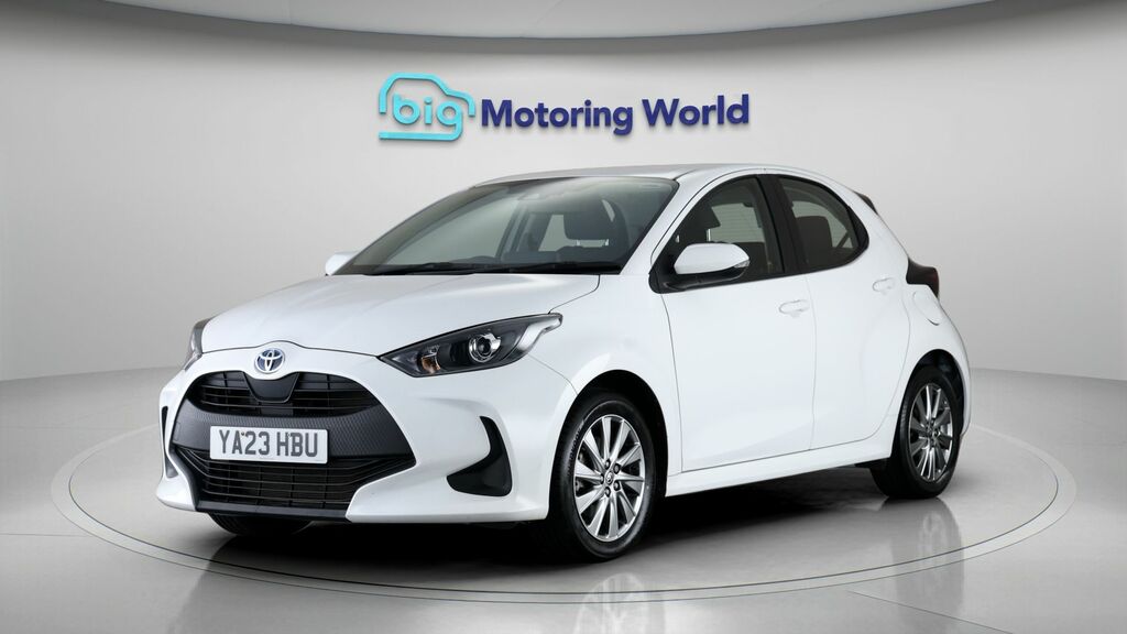 Toyota Yaris Icon White #3