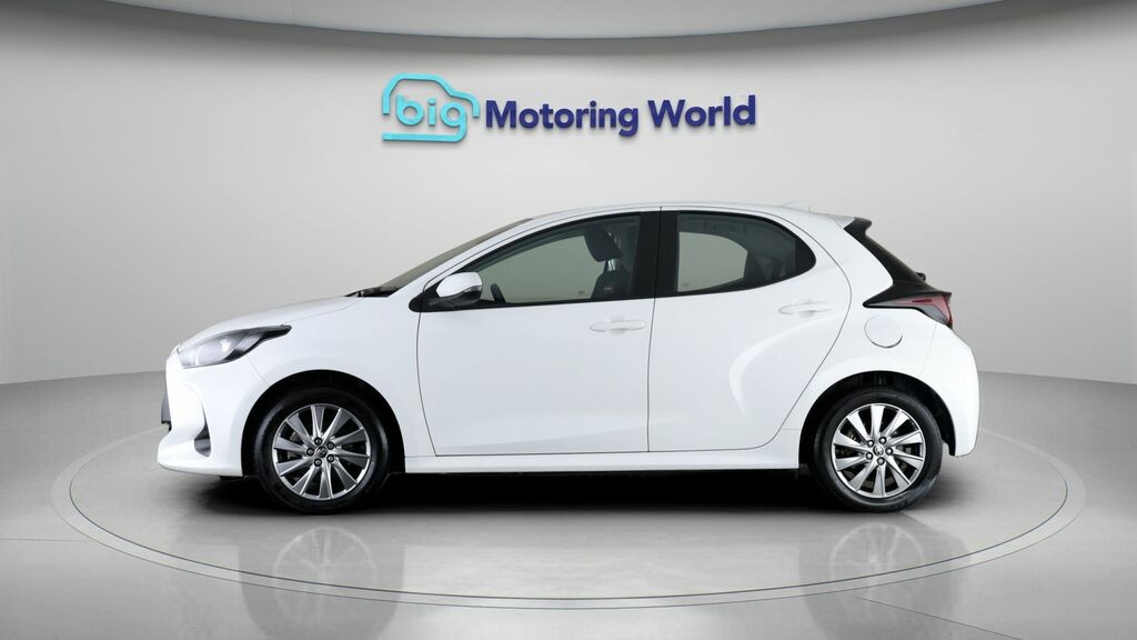 Toyota Yaris Icon White #4