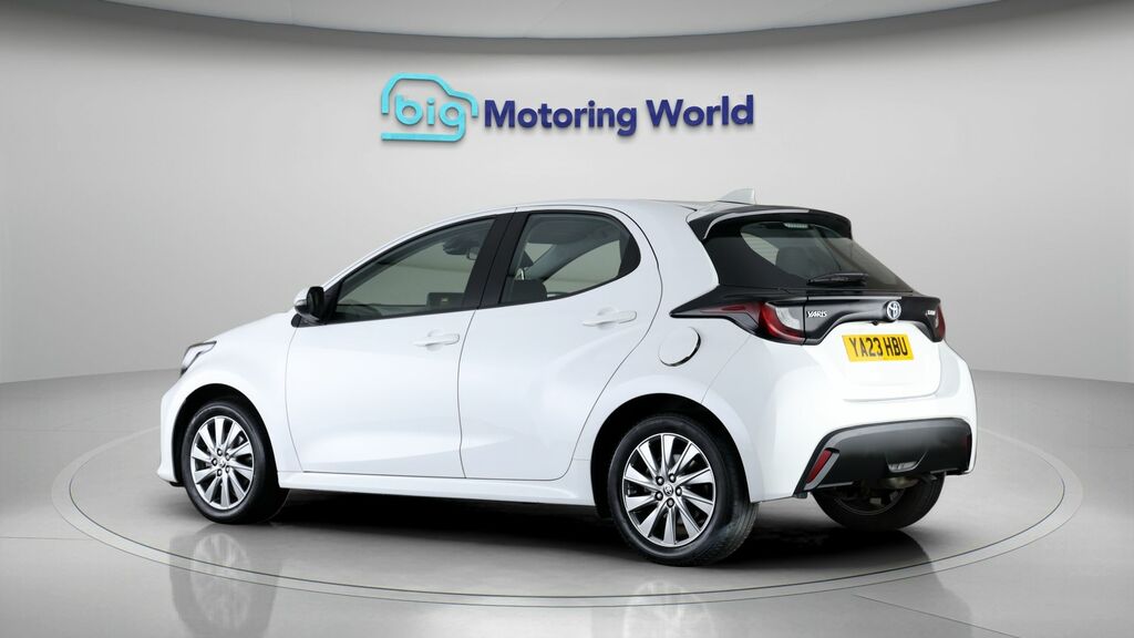 Toyota Yaris Icon White #5