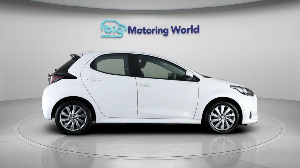 Toyota Yaris Excel White #8