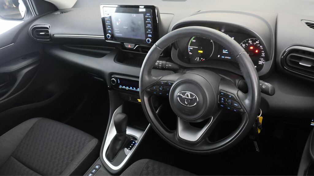 Toyota Yaris Excel White #9