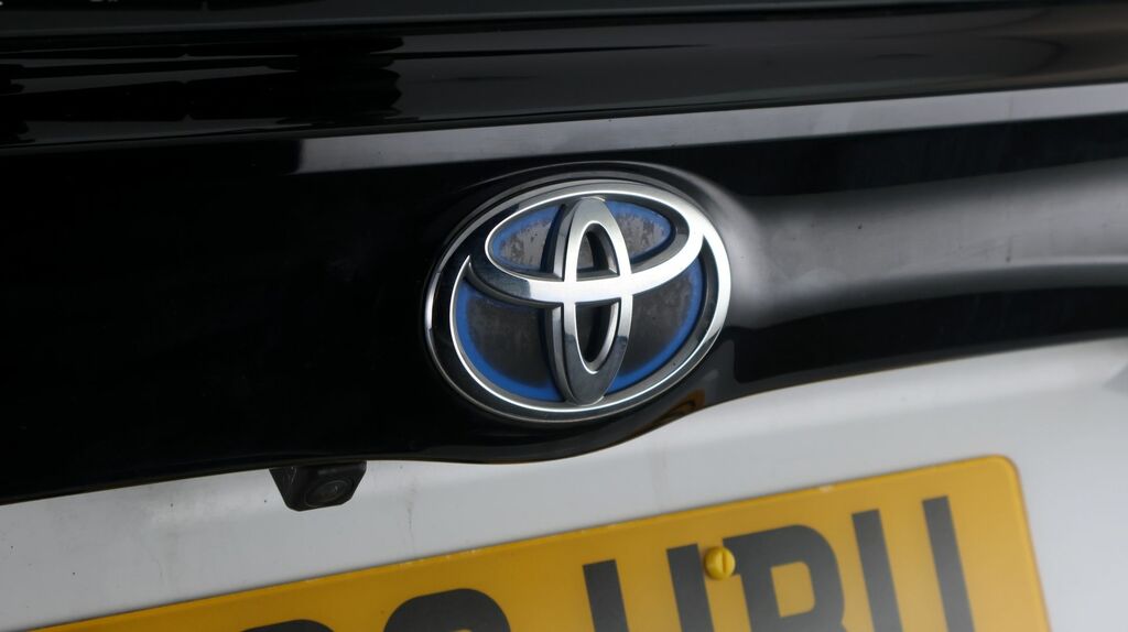 Toyota Yaris Excel White #18