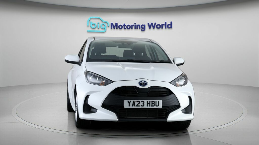 Toyota Yaris Icon White #2