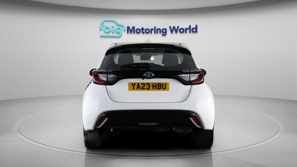 Toyota Yaris Icon White #6