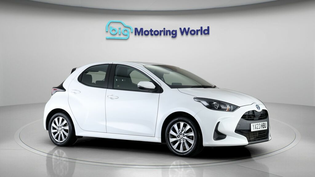 Toyota Yaris Icon White