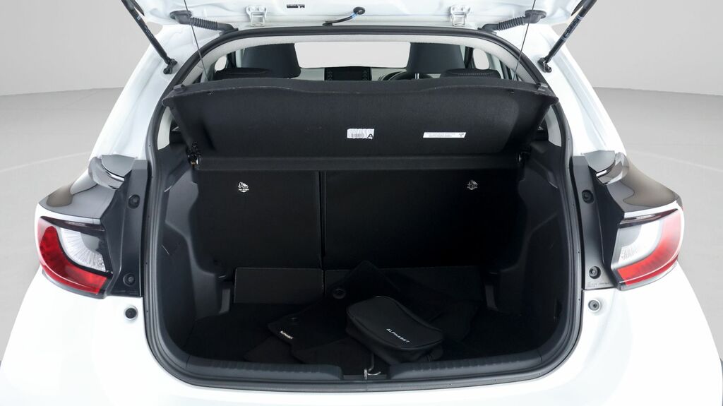 Toyota Yaris Excel White #16