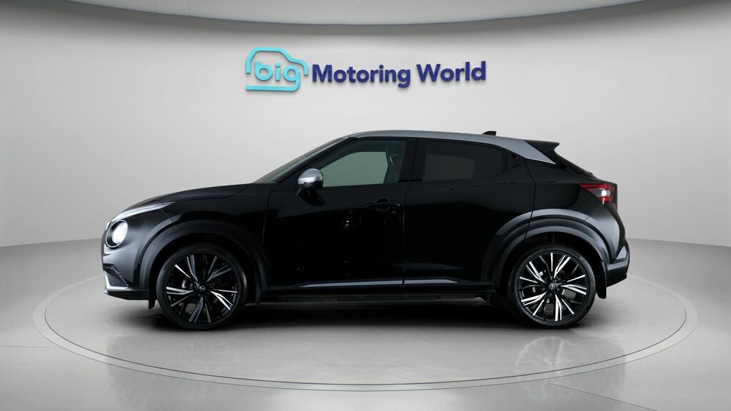 Nissan Juke Tekna Black #4