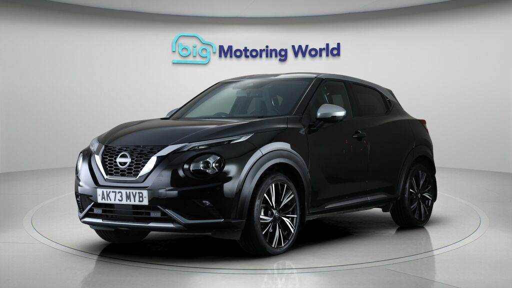 Nissan Juke Tekna Black #3