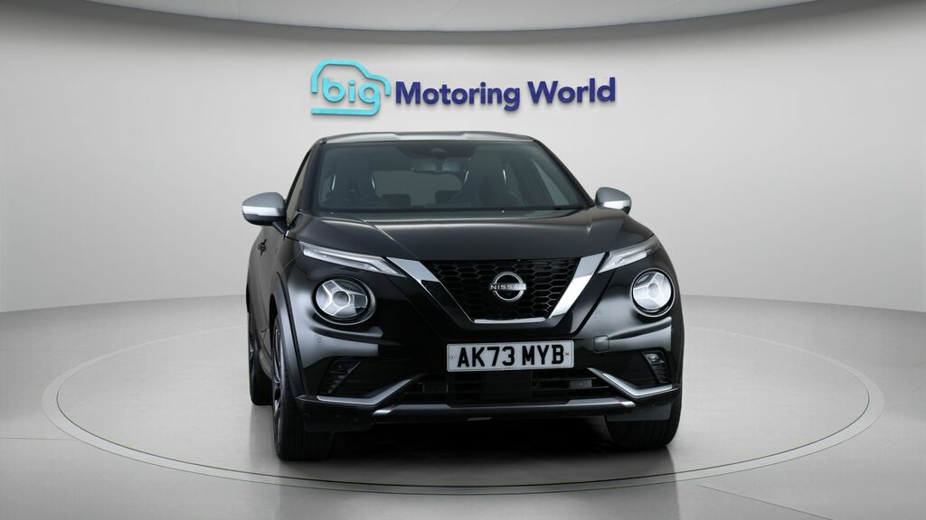 Nissan Juke Tekna Black #2