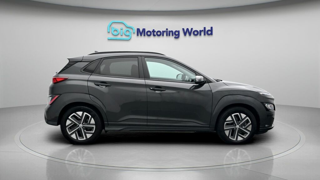 Hyundai Kona Ultimate Black #8