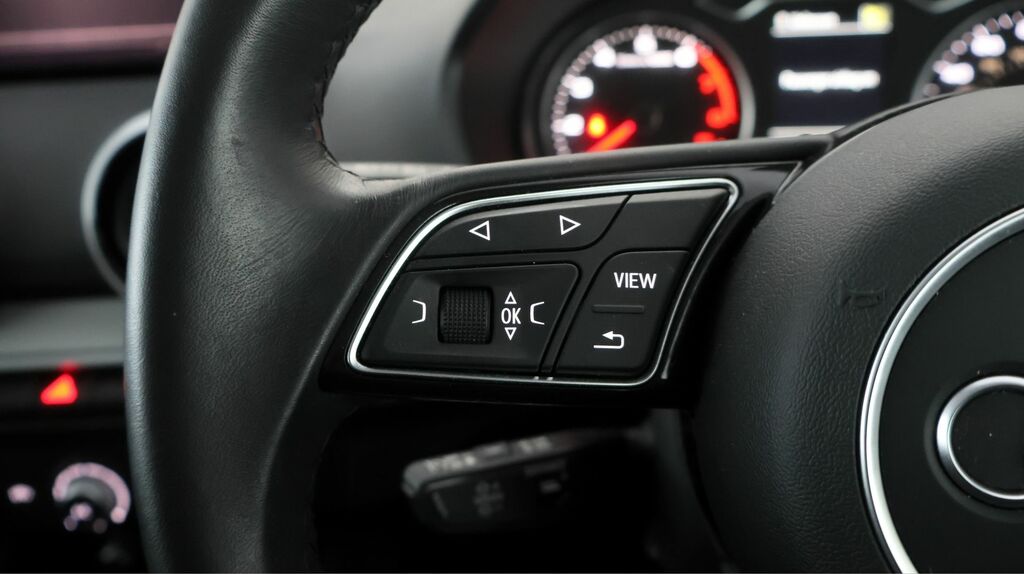 Audi Q2 35 Tfsi Sport Grey #25