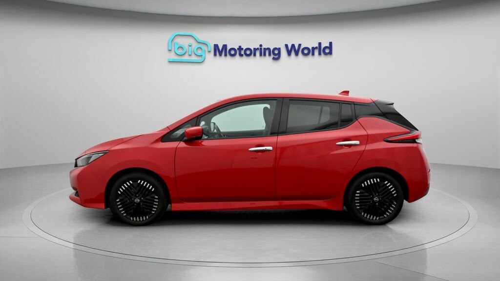 Nissan Leaf Tekna Red #4