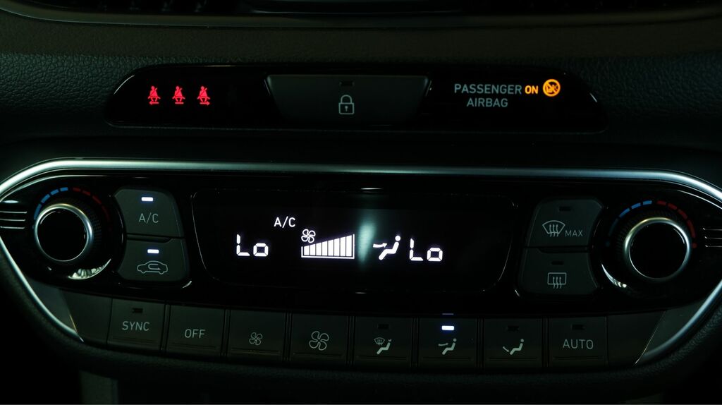 Hyundai I30 1L Se Connect Black #12