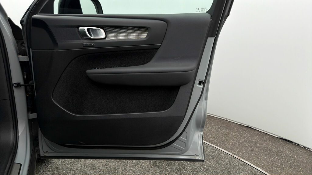 Volvo XC40 Recharge Core, Single Motor, Black #14