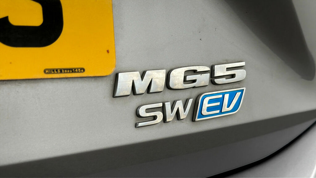 MG MG5 61.1Kwh Exclusive Estate Red #19