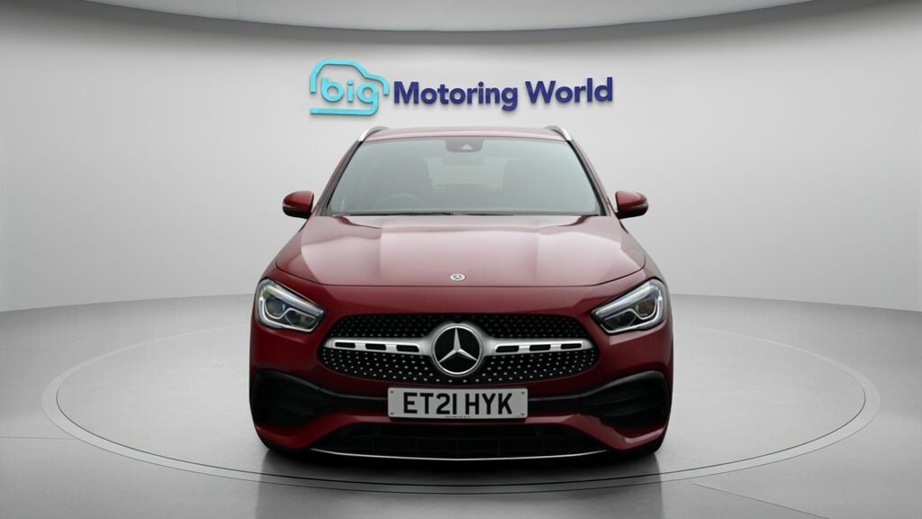 Mercedes-Benz GLA Class Amg Line Red #2