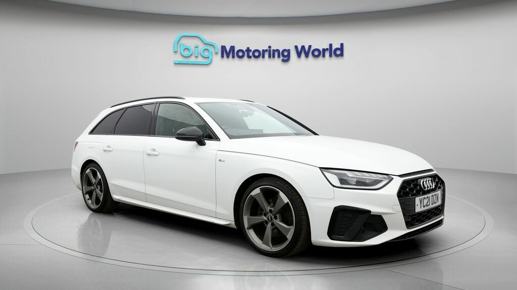 Audi A4 Avant Black Edition White
