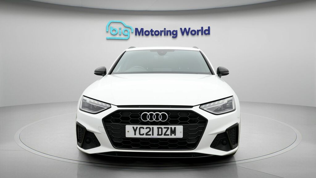 Audi A4 Avant Black Edition White #2
