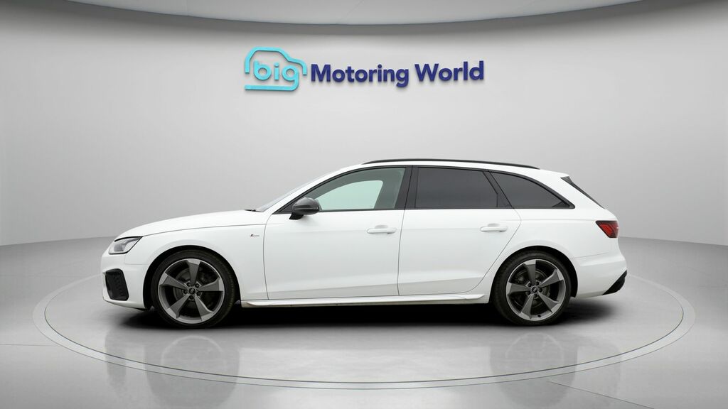Audi A4 Avant Black Edition White #4