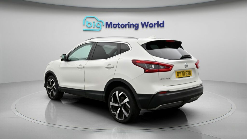 Nissan Qashqai Tekna White #4