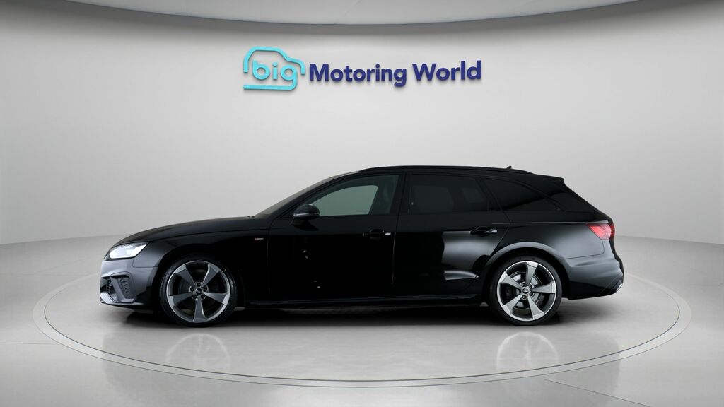 Audi A4 Avant Black Edition Black #4