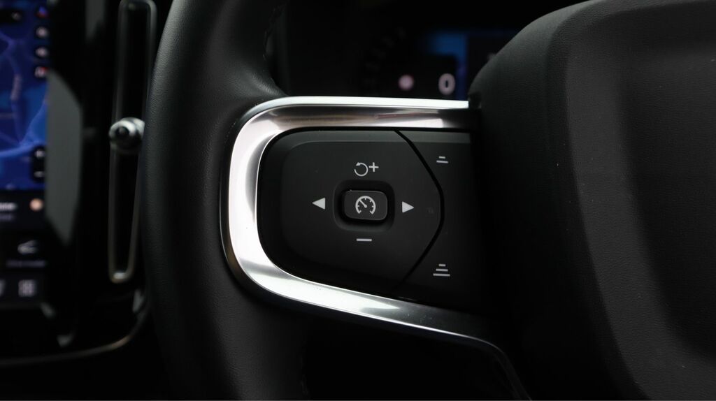 Volvo XC40 2.0 B3p Plus Dark Estate Black #25