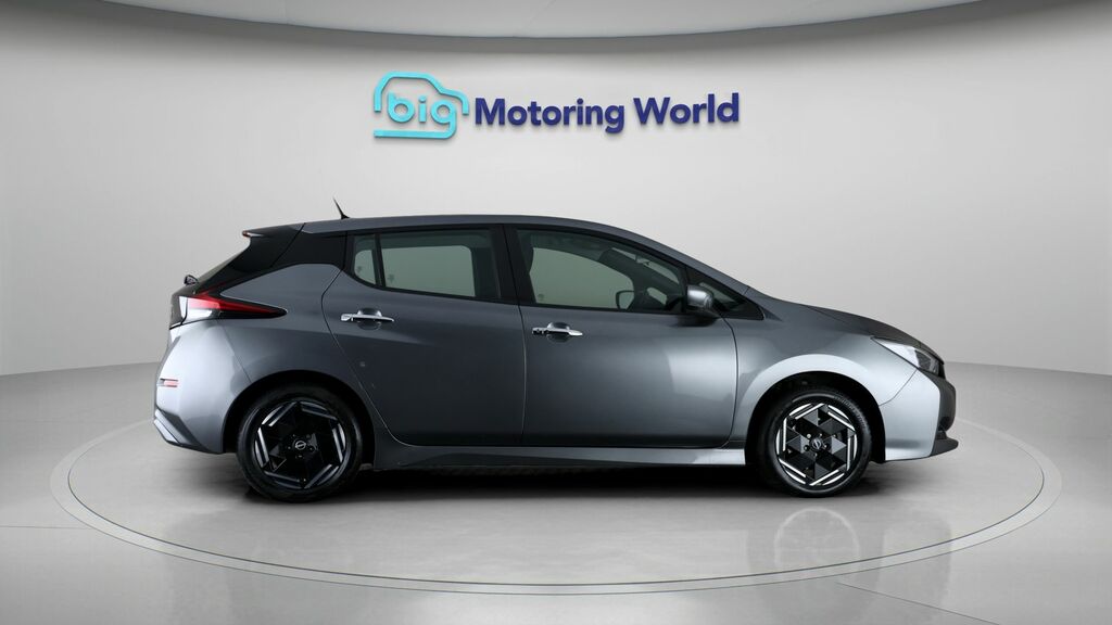 Nissan Leaf 110Kw N-connecta 40Kwh Grey #8