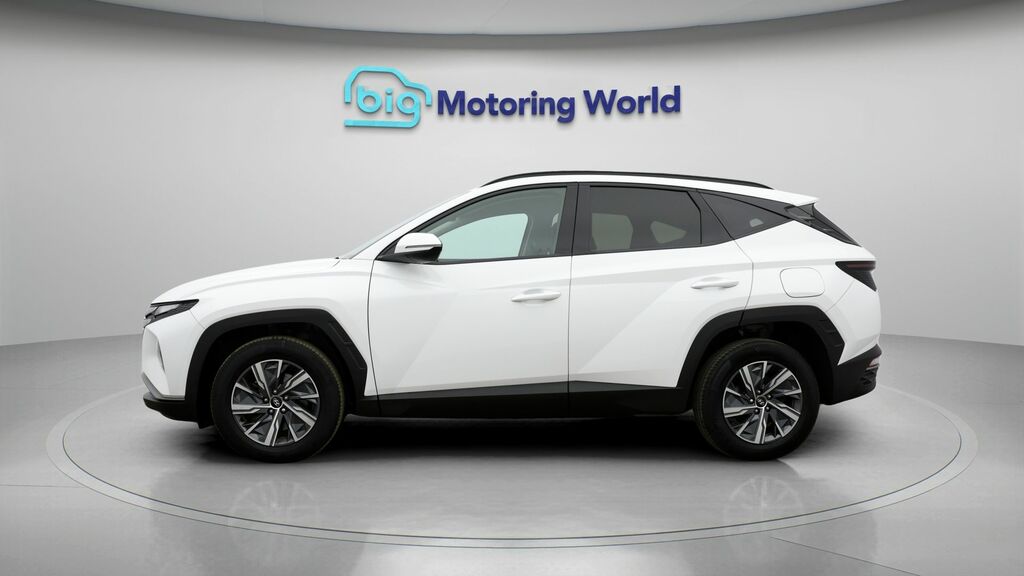 Hyundai Tucson Se Connect WU73XHH White #4