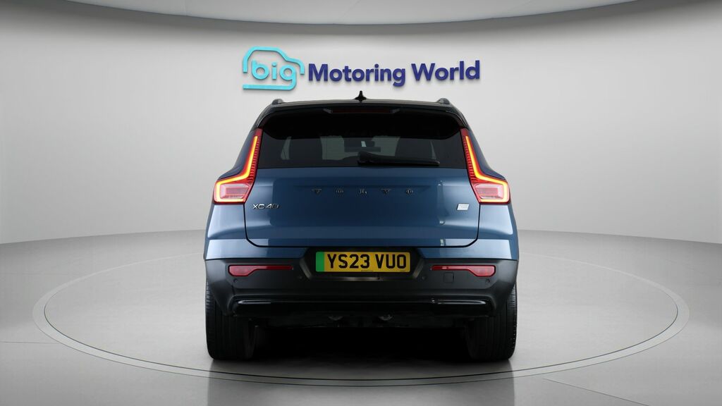 Volvo XC40 Plus Blue #6