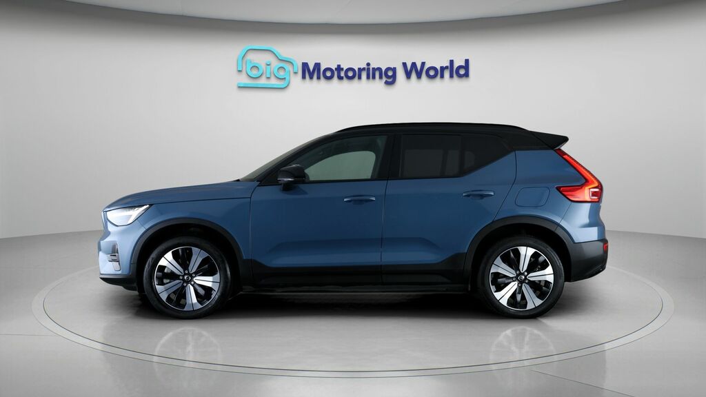 Volvo XC40 Plus Blue #4