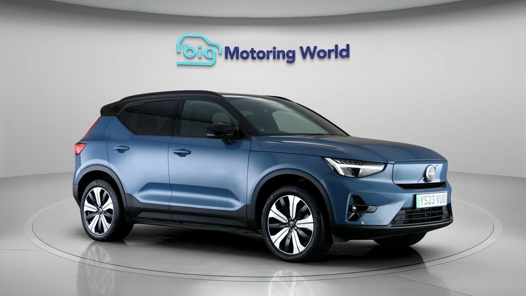 Volvo XC40 Plus Blue