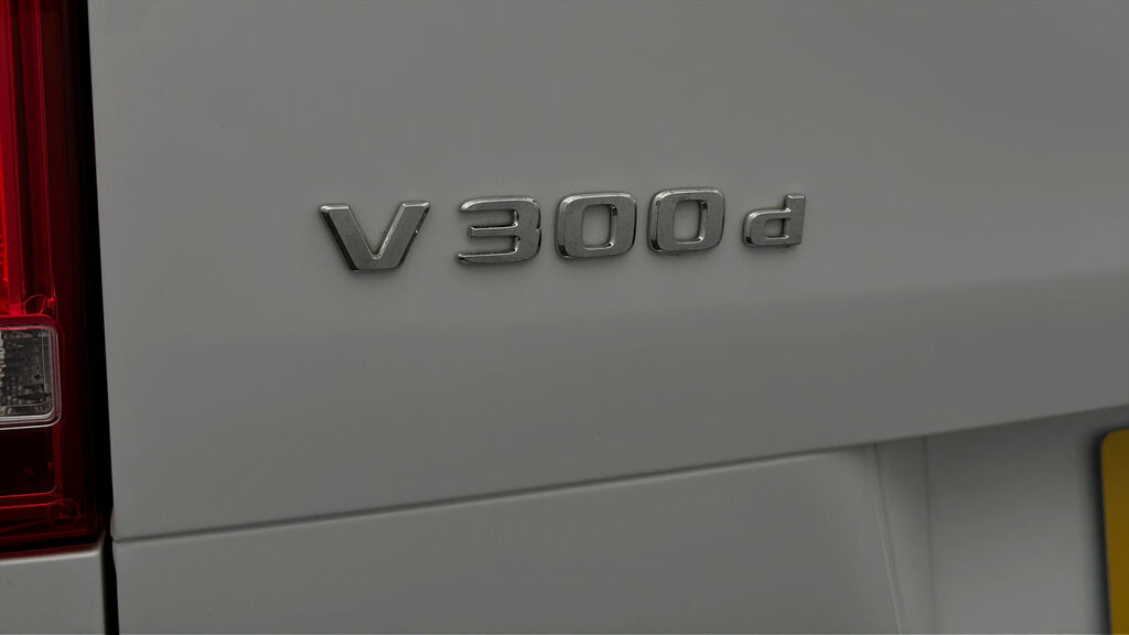 Mercedes-Benz V Class V 220 D Amg Line Grey #21