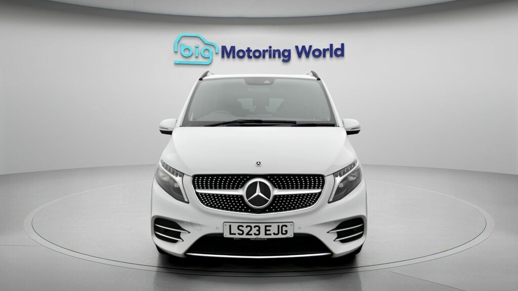 Mercedes-Benz V Class Amg Line White #2