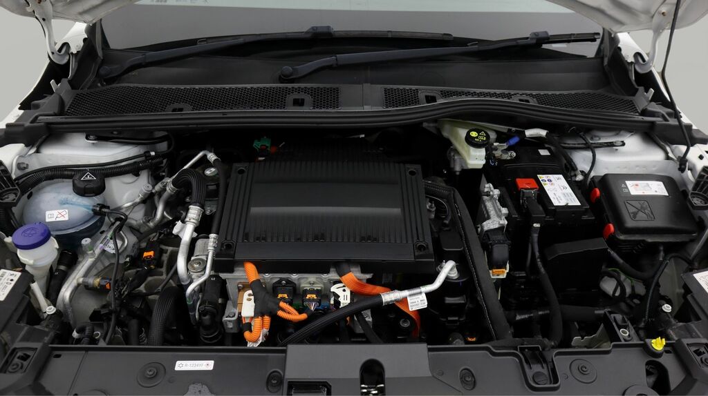 Peugeot e-208 208 Gt Premium Ev Red #19