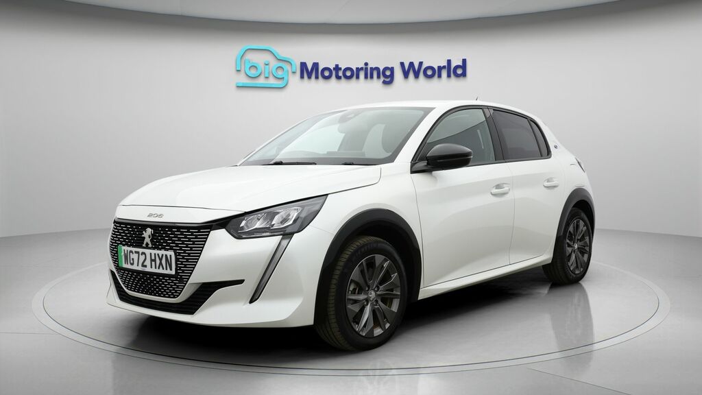 Peugeot e-208 Allure Premium White #3