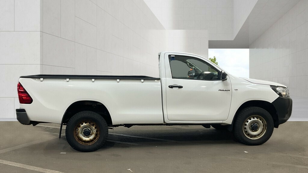 Toyota HILUX D-4d 150 Active 4Wd Single Cab White #2