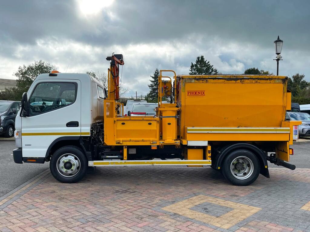 Mitsubishi Fuso Canter 7C15 34 4X2 Day Cab 7.5Ton Hgv Hot Box Truck Lorry White #2